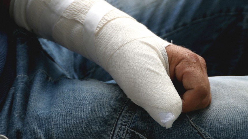Пациент с переломом руки оказался в интересном положении в Новгородской области