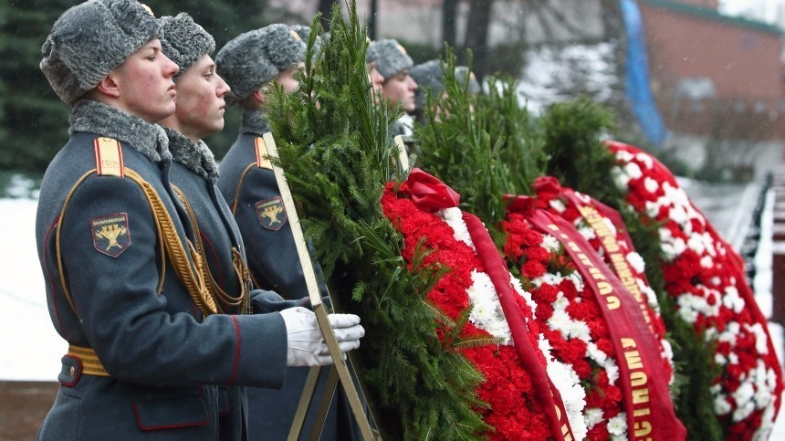 Память погибших в Сталинградской битве почтили в Москве