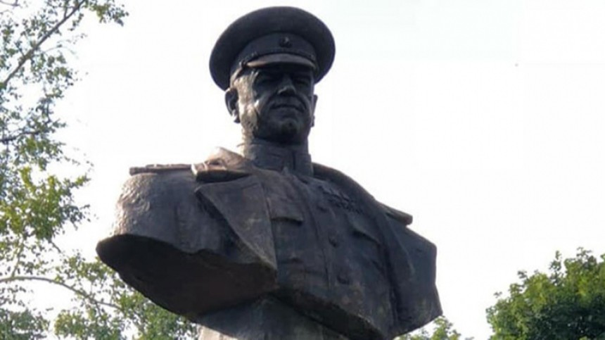 Минкульт Украины отказался признать бюст Жукова в Харькове памятником