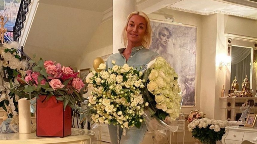 Анастасия Волочкова призналась, что ее «украл» таинственный возлюбленный