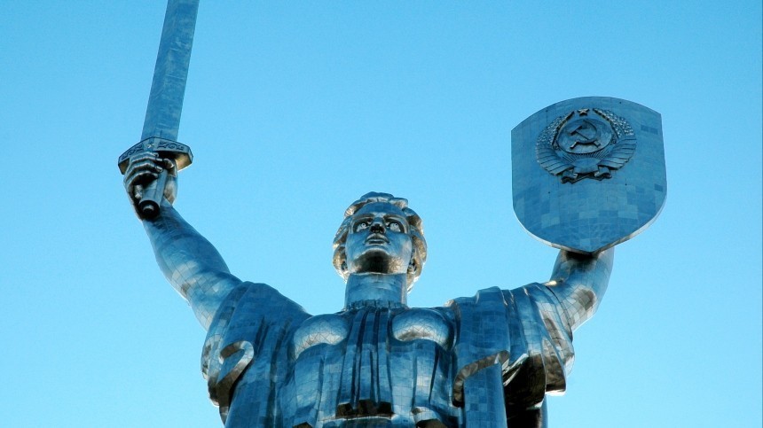 Герб СССР с «Родины-матери» в Киеве предложили демонтировать