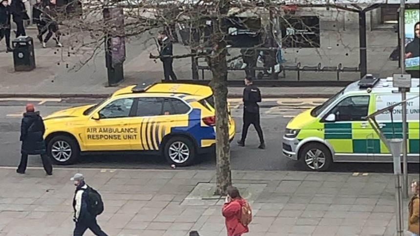 Неизвестный ранил ножом двух человек в центре Манчестера