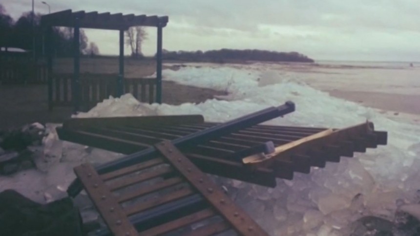 Шторм уничтожил пляж в Петербурге, на благоустройство которого потратили 56 миллионов рублей