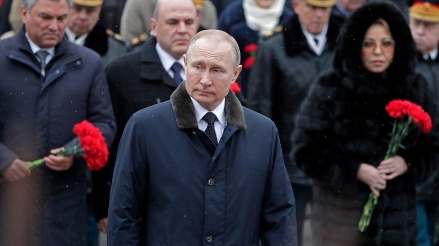 Владимир Путин возложил венок к Могиле Неизвестного Солдата