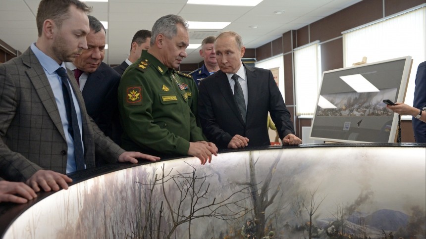 Путин осмотрел макет панорамы боя 6-й десантной роты в Чечне