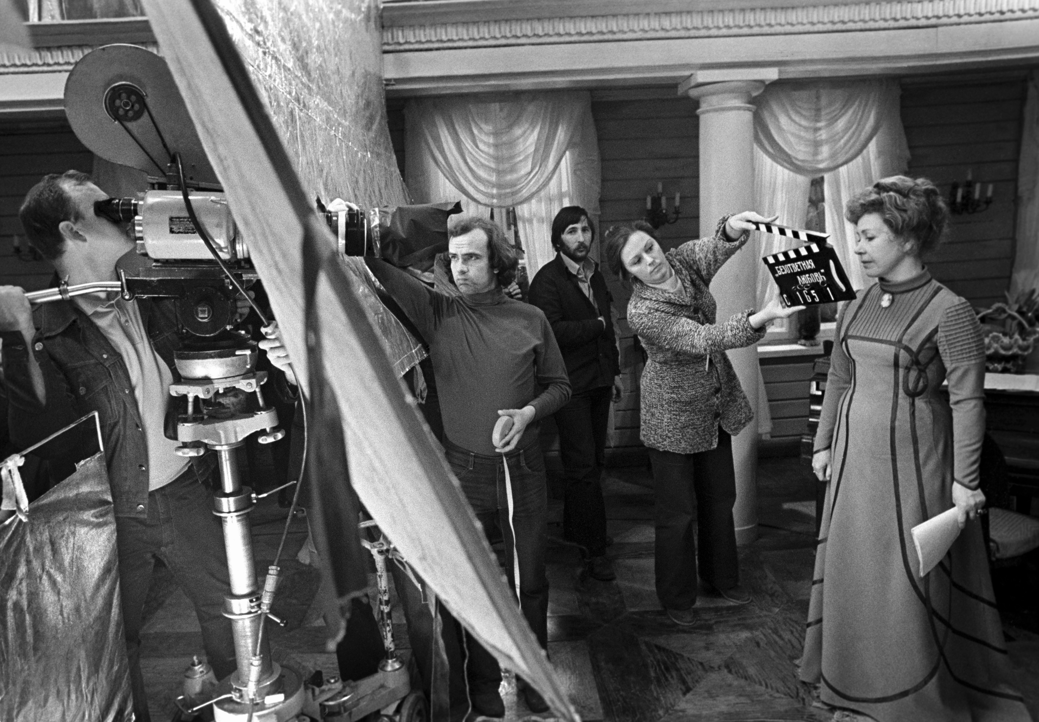 Инна Макарова на киностудии «Мосфильм» во время съемок фильма «Безответная любовь», 1979 год. 