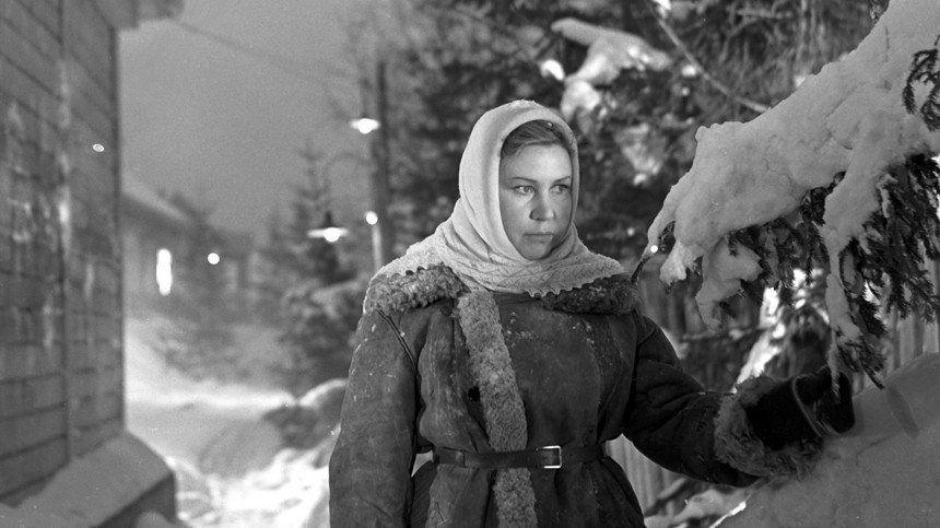 Инна Макарова в роли Нади в фильме "Девчата", 1962 год