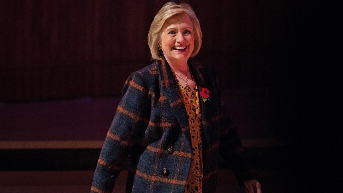Хиллари Клинтон во время презентации книги «Бесстрашные женщины: любимые истории о мужестве и стойкости» в Лондоне, 2019 год. 