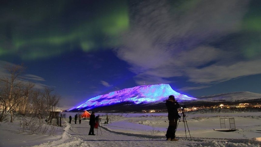 Необычное световое шоу устроил финский художник в честь дня Святого Патрика