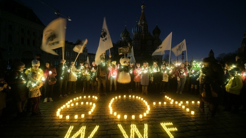 Крымский мост, Эрмитаж, Кремль: как прошла акция «Час Земли» в России