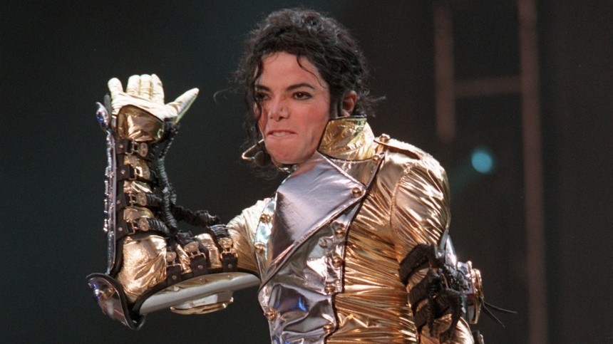 Белую перчатку Майкла Джексона продали на аукционе