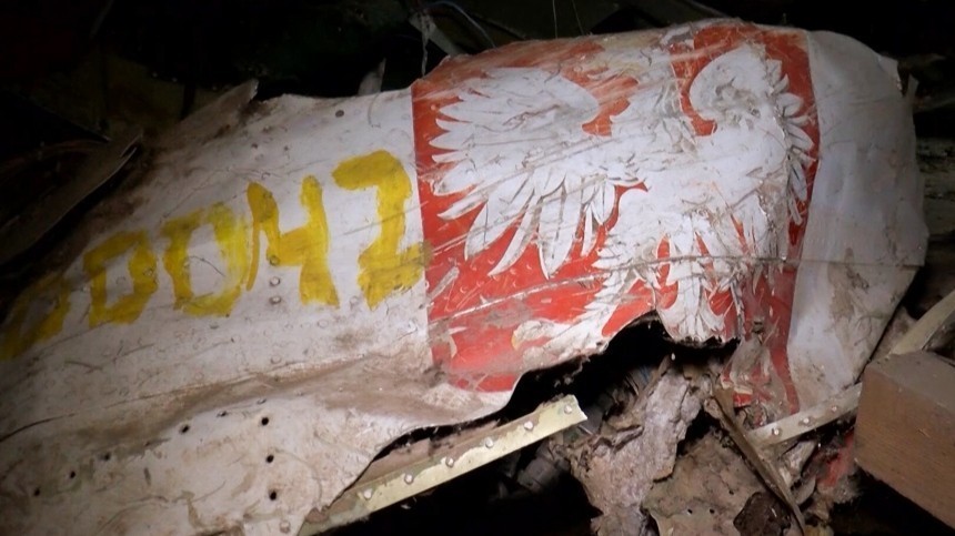 Траурные мероприятия прошли на месте крушения самолета президента Польши Леха Качиньского