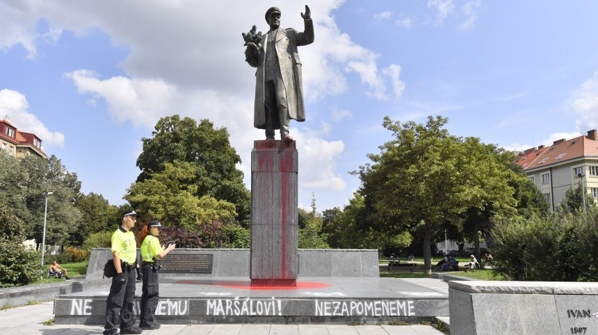 Не помнящие добра: в Праге снесли памятник маршалу Коневу