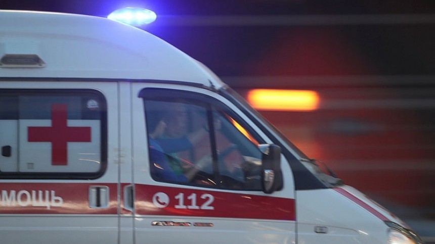 В центре Омска перевернулся автомобиль «скорой помощи»
