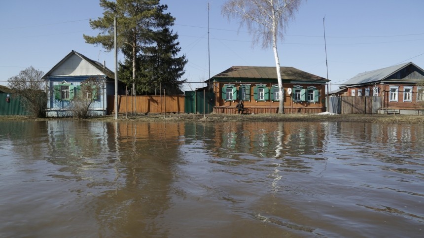Аномальные паводки захлестнули тринадцать российских регионов