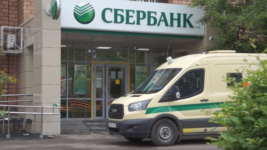 Видео: полиция работает на месте расстрела инкассаторов в Красноярске
