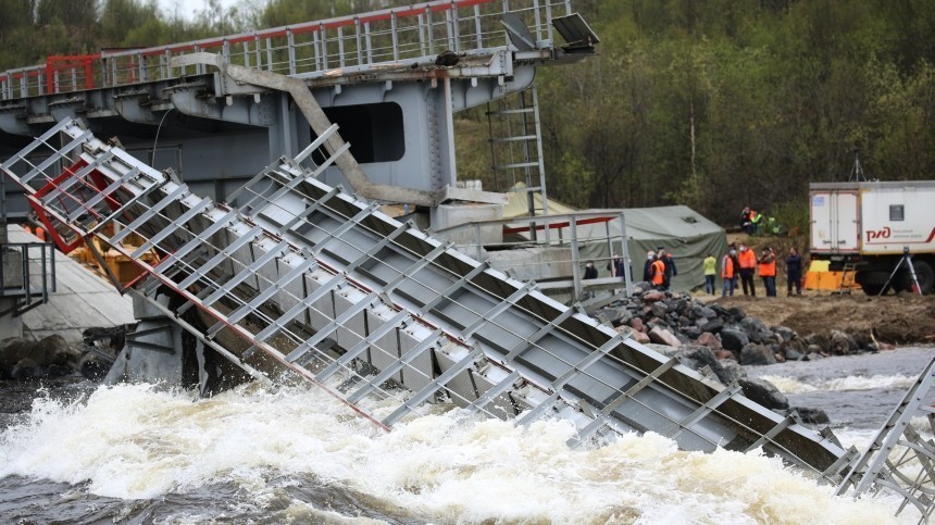 Рухнувший ж/д мост под Мурманском отрезал регион от всей России