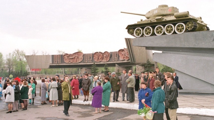 В Новокузнецке легендарный Т-34 сняли с постамента для участия в Параде Победы