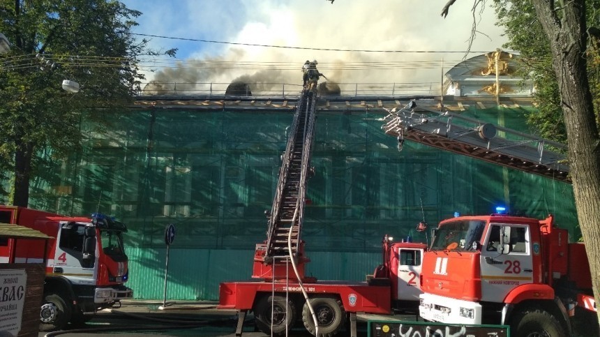 Видео: крупный пожар в Литературном музее имени Горького в Нижнем Новгороде