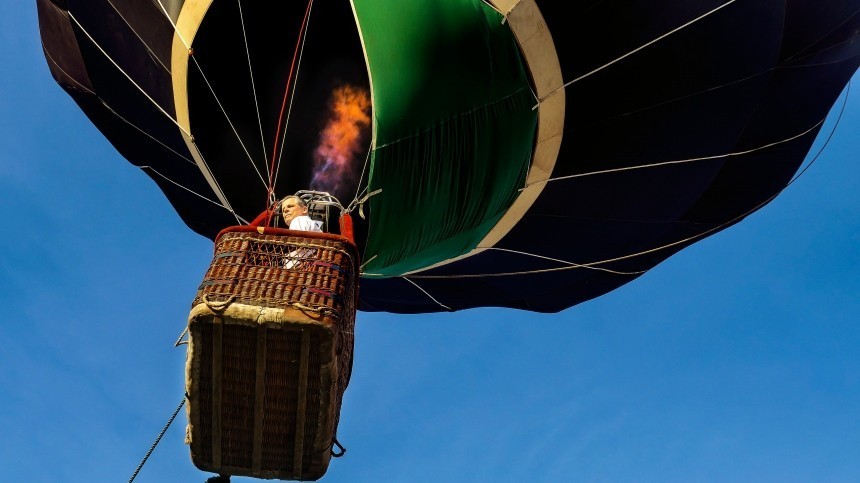 Воздушный шар с людьми рухнул в лесной массив в Великом Новгороде