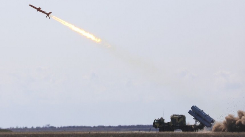 «Обороняться будет проблематично»: Крымскому мосту «угрожает» украинская ракета