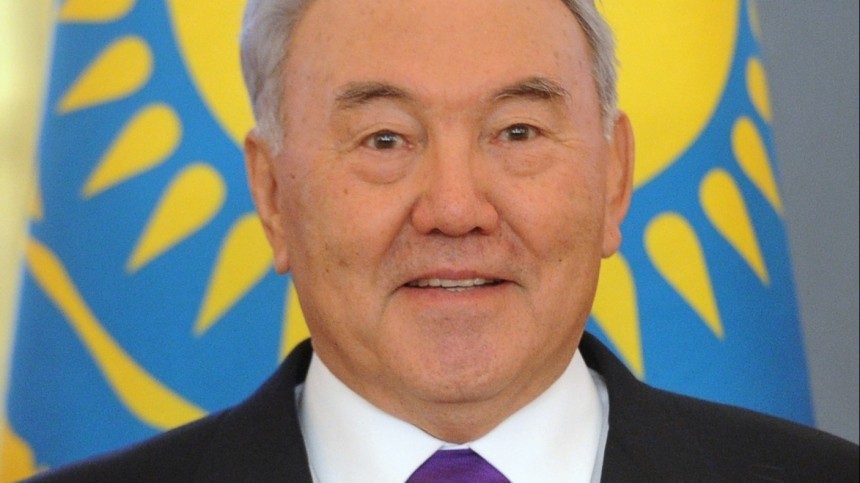 В столице Казахстана торжественно открыли памятник Назарбаеву