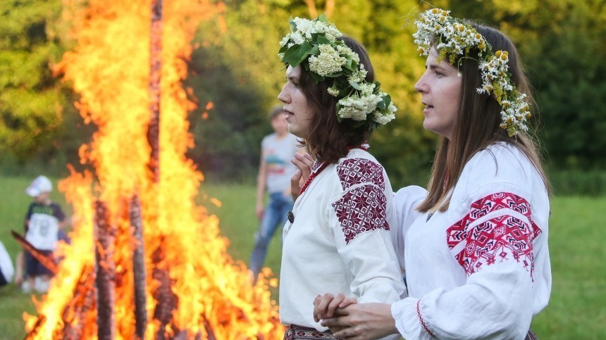 Поедание улиток и сожжение Коки: Как в мире празднуют день Ивана Купалы?