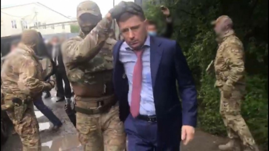 Видео задержания губернатора Хабаровского края, подозреваемого в организации покушения на убийство