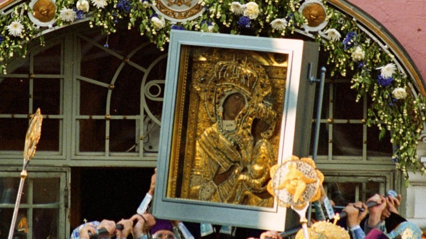 День Тихвинской иконы Божьей Матери отметили литургией под открытым небом