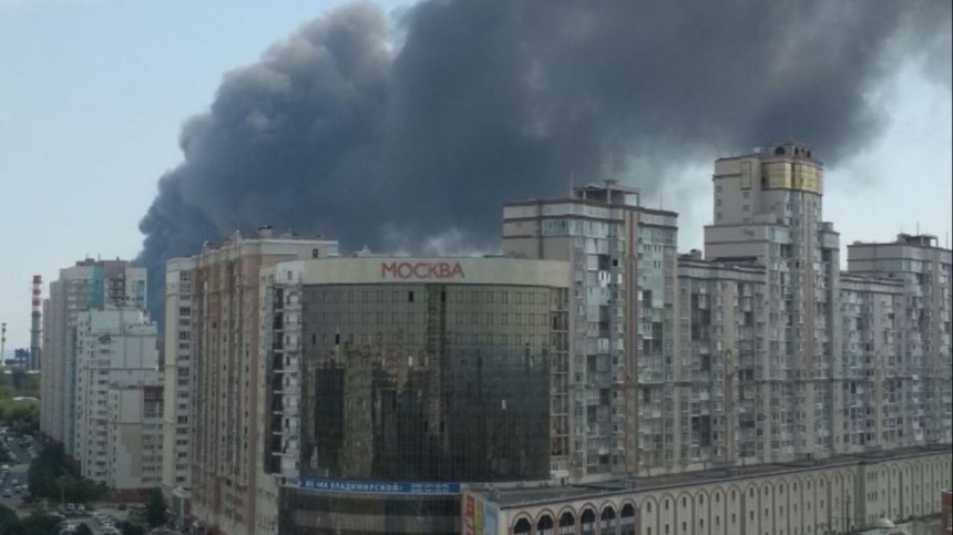Пожар на складе в Самаре охватил уже десять тысяч квадратных метров