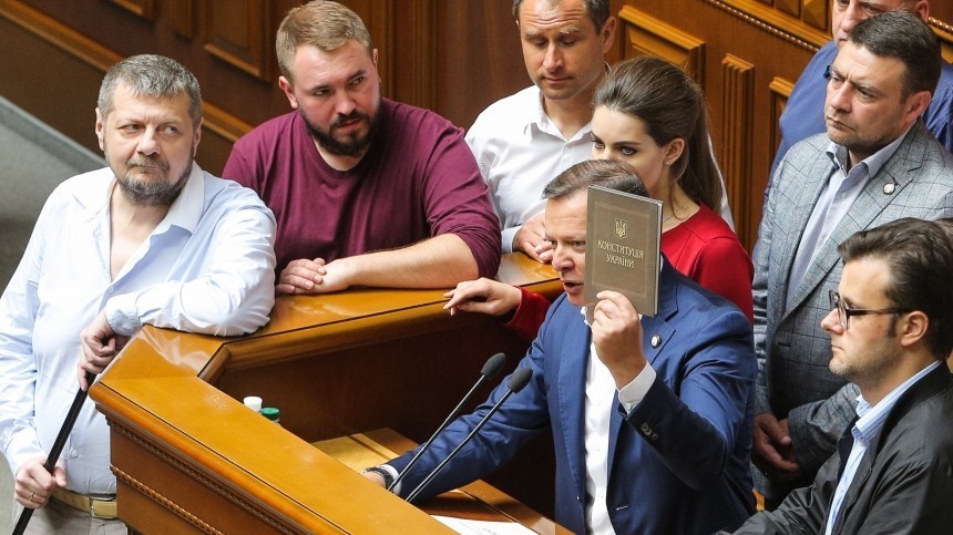 Закрепление статуса Донбасса в Конституции на Украине назвали неприемлемым