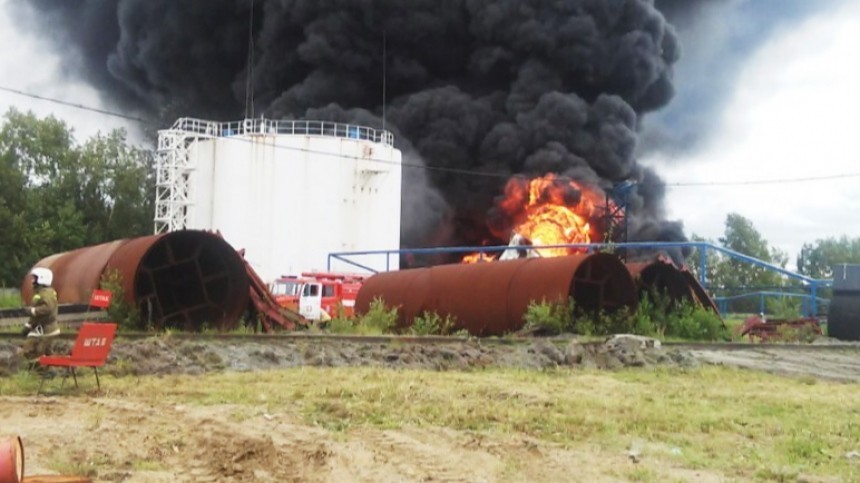 Лесной пожар угрожал нефтебазе под Екатеринбургом