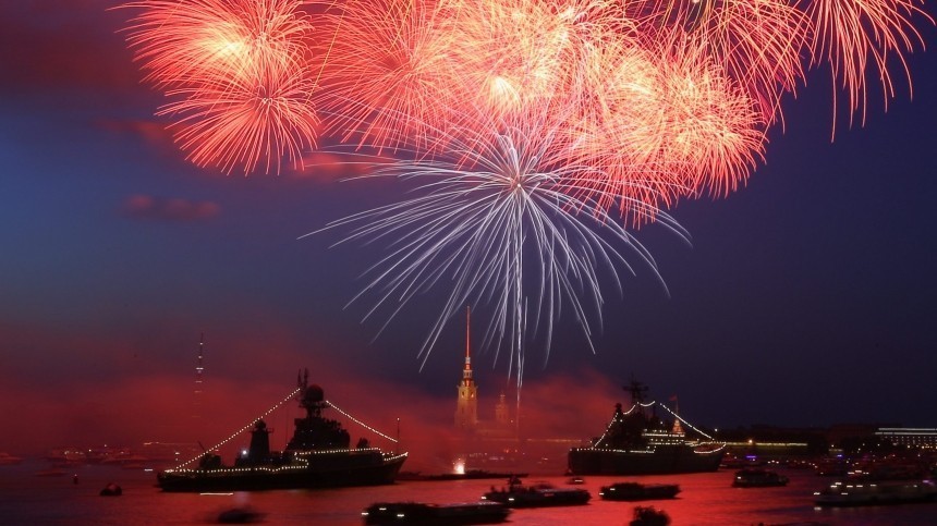 Три тысячи фейерверков озарят Петербург в честь дня ВМФ