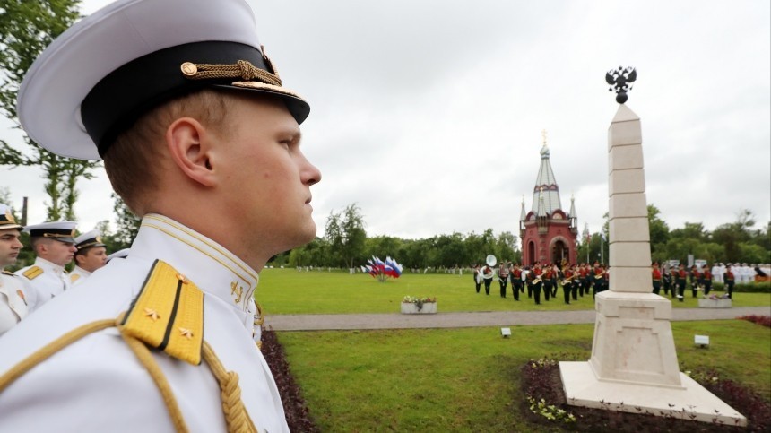 «Аллею героев» российского флота открыли ко Дню ВМФ в Кронштадте