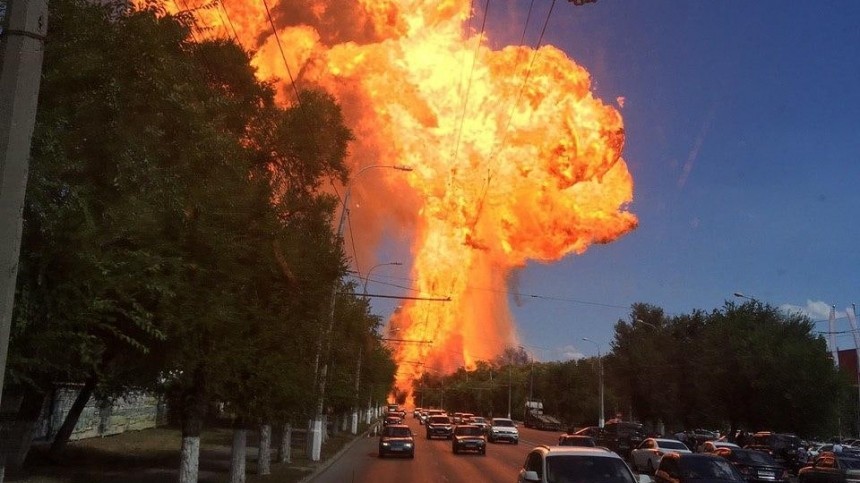 Включи самые большие взрывы. Взрыв АЗС Волгоград 10.08.2020. Взрывы газовых облаков.