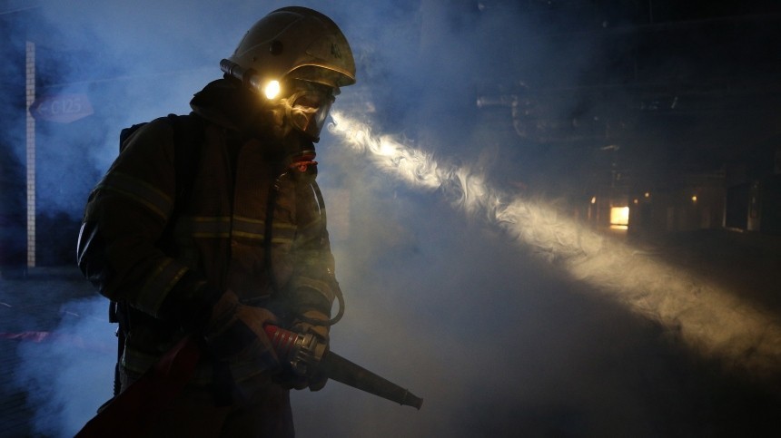 Видео: мощный пожар охватил горнолыжную базу в Химках
