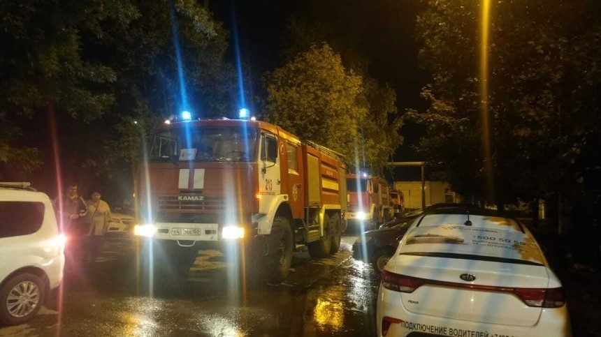 Два человека погибли при пожаре в жилом доме в Домодедово — фото
