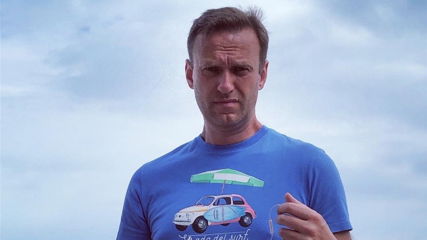 «Не может быть уликой»: Версию об «отравленной бутылке» Навального назвали бездоказательной