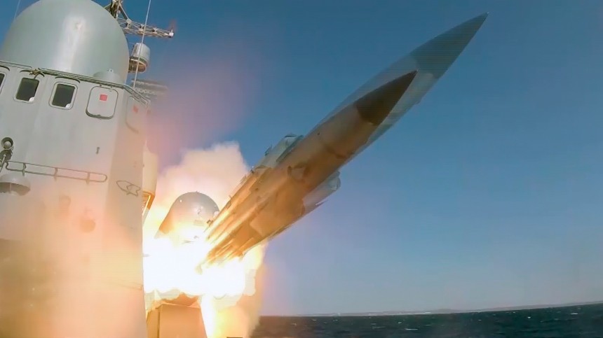 Видео стрельбы ракетных комплексов «Бал» и «Бастион» в акватории Черного моря