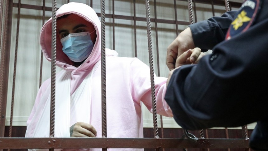 Рэпер Эллей признал вину в совершении резонансного ДТП в Москве
