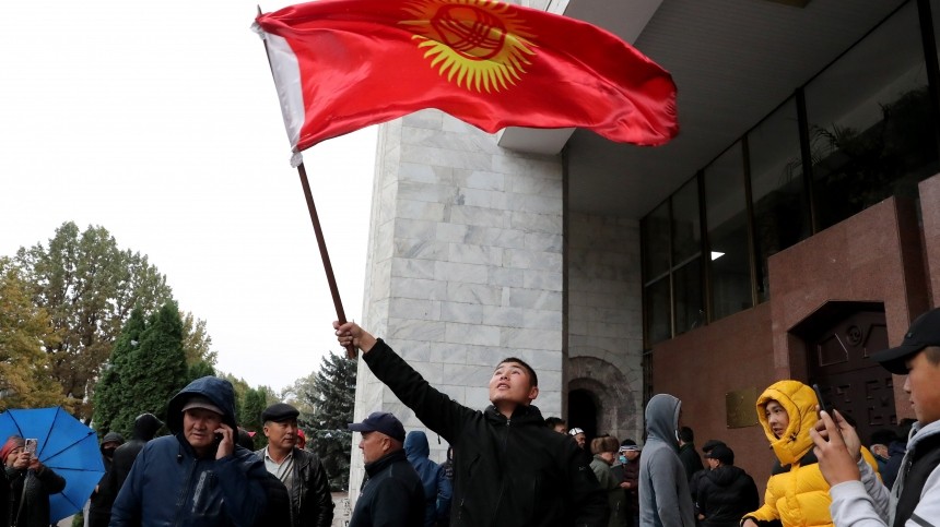 Народные дружины предотвратили погромы и мародерство в столице Киргизии