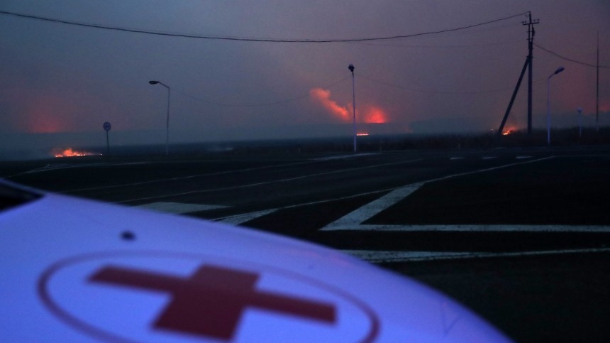 Пожары в Рязанской области после ЧП на складе с боеприпасами сняли на видео с вертолета