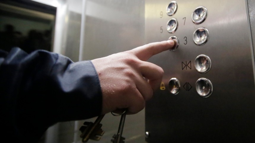 В Москве сорвался с креплений лифт с ребенком внутри