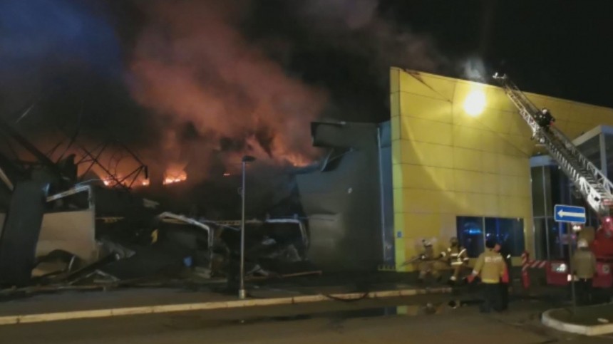 Серьезный пожар в торговом центре Рязани потушен
