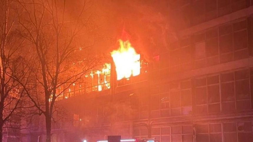 Пожар в здании ЛЭМЗ в Петербурге локализован — видео с коптера