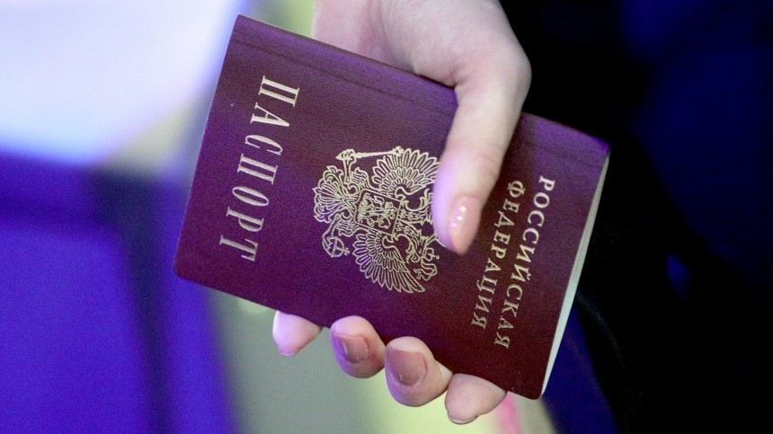 Путин внес в Госдуму законопроект о запрете госслужащим второго гражданства