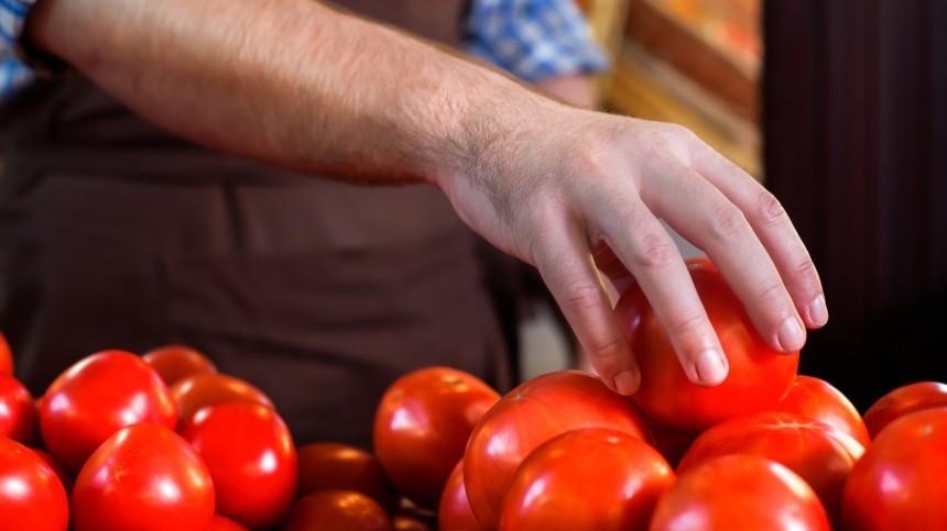 В Россию запретят ввозить томаты и яблоки из Азербайджана