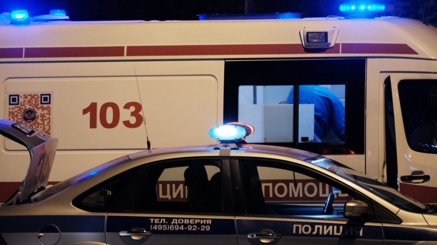 Mersedes протаранил здание Театра имени Вахтангова в Москве — видео аварии