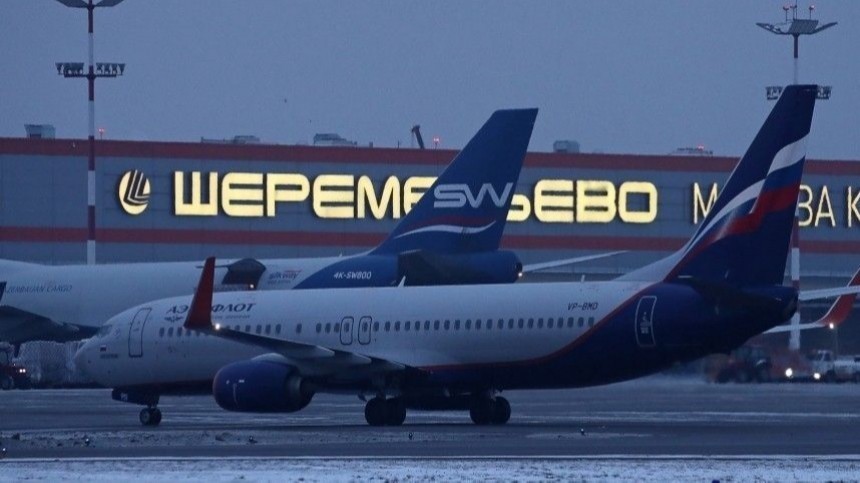 Самолет с Навальным перенаправили в «Шереметьево»