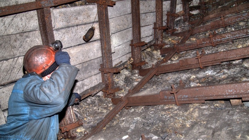 Число жертв обрушения шахты в Кузбассе достигло трех